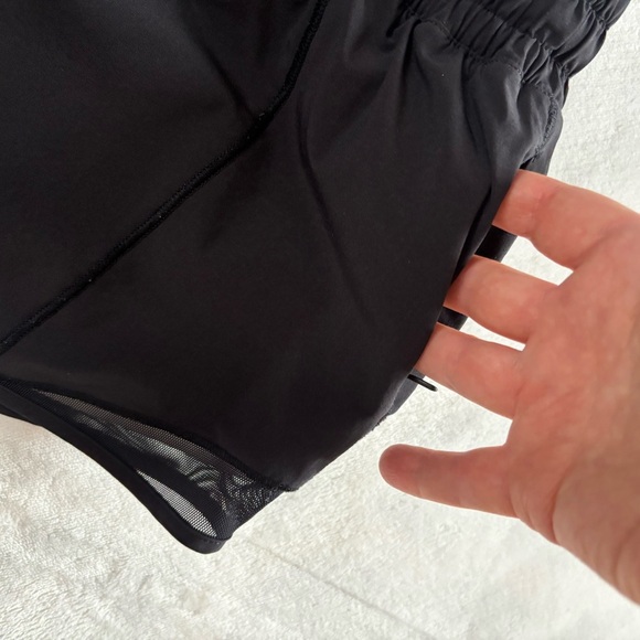 Lululemon Black Hotty Hot Short II Long 4" Inseam - Size 6 - Picture 10 of 10